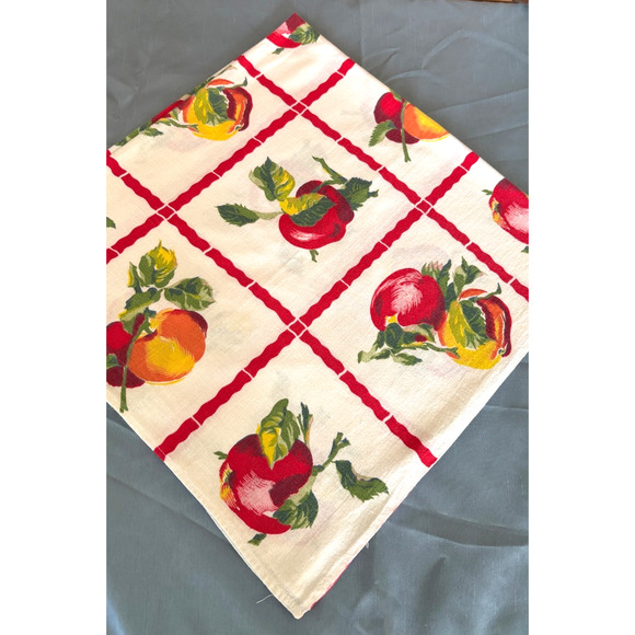 Vintage 50s Red & Yellow Apple Tablecloth 36"x 26" - Picture 3 of 15